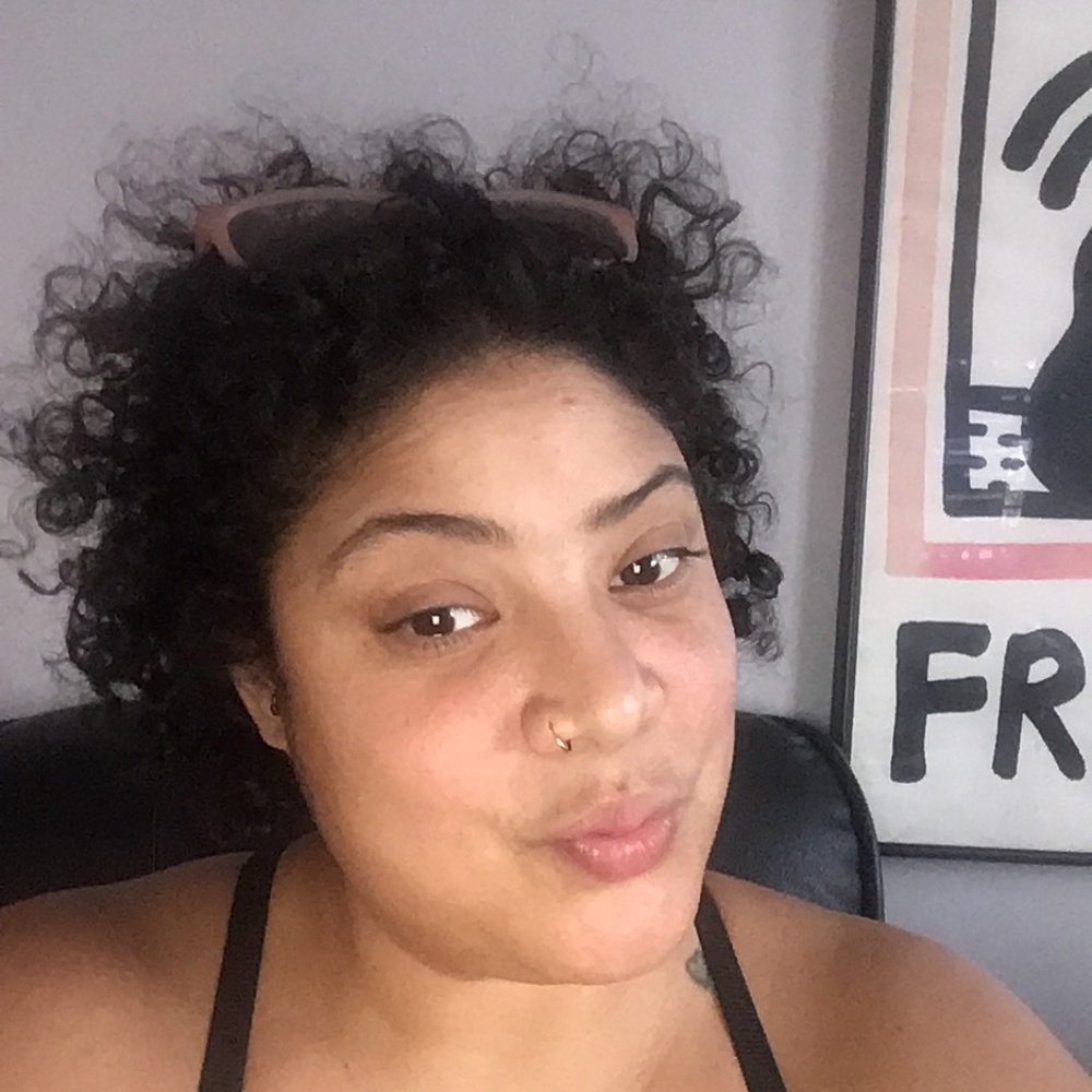 Meet your Posher, Tee